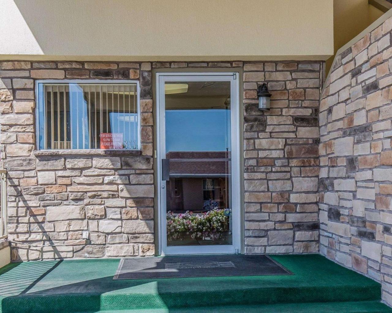 Econo Lodge Downtown Vernal Exterior photo